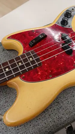 FENDER ELECTRIC BASS MUSTANG BASS USED