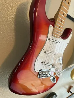FENDER PLAYER STRATOCASTER PLUS TOP AGED CHERRY BURST