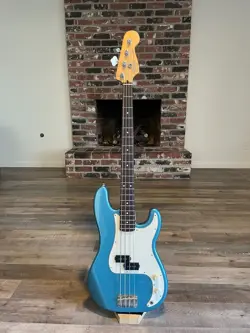 FENDER STANDARD PRECISION BASS WITH ROSEWOOD FRETBOARD 1996 - LAKE PLACID BLUE