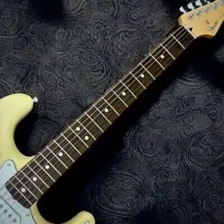 GUITAR STRATOCASTER WHITE