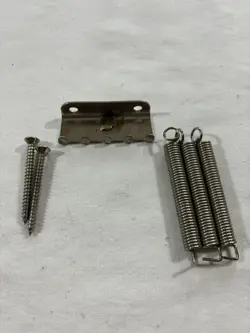 1999 FENDER STRATOCASTER MIM TREMOLO CLAW SPRINGS & SCREWS