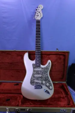 FENDER STRATOCASTER CORONA