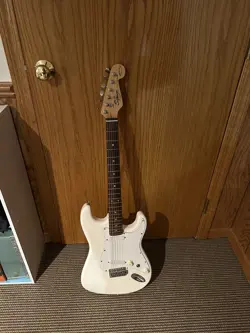 BULLET STRATOCASTER WHITE