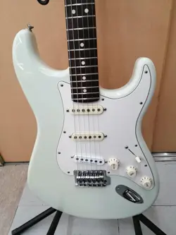 FENDER MEXICO DELUXE ROADHOUSE STRATOCASTER USED ALDER BODY ROSEWOOD FINGERBOARD