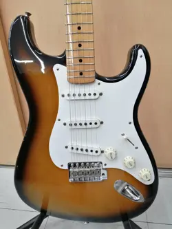 FENDER JAPAN STRATOCASTER USED MAPLE NECK MAPLE FINGERBOARD SUNBURST