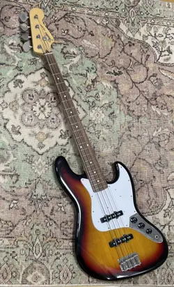 FENDER BASE JAZZ