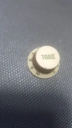 VINTAGE FENDER STRATOCASTER TONE KNOB. 3 SPOKE. GOOD CONDITION.