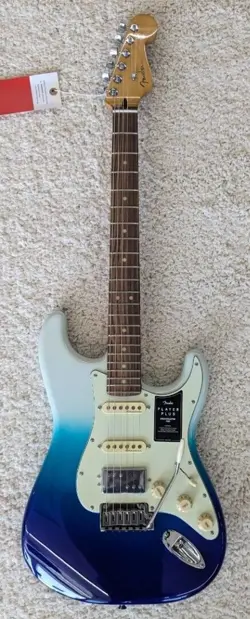 FENDER PLAYER PLUS STRATOCASTER HSS, PAU FERRO BOARD, BELAIR BLUE W/BAG - DEMO