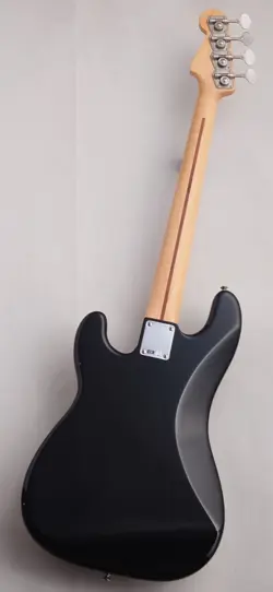 PRECISION BASS -BLACK-