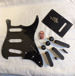 PICKGUARD FOR FENDER STRAT, S/S/S, 11 HOLES - 3-PLY BLACK FULL FACE-LIFT KIT!!!!