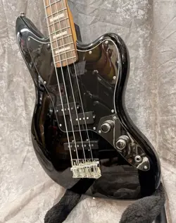 SQUIER BY FENDER CLASSIC VIBE JAGUAR BASS