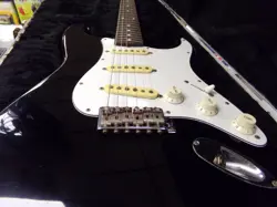 BEAUTIFUL FENDER GUITAR VINTAGE REISSUE & LIMITED EDITION 029946