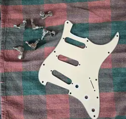 PICKGUARD AND TUNERS