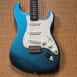 FENDER STRATOCASTER LAKE PLACID BLUE