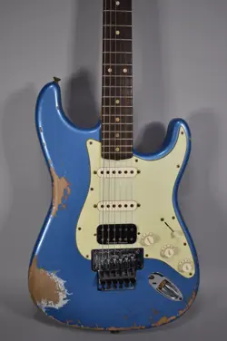 SHOP STRATOCASTER HSS