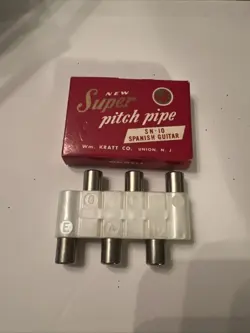WM. KRATT SUPER PITCH PIPE SN-10 SPANISH GUITAR VINTAGE + FENDER MEDIUM PICK