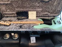 OPEN BOX FENDER AMERICAN PERFORMER JAZZ BASS - SATIN SURF GREEN W/HARD CASE