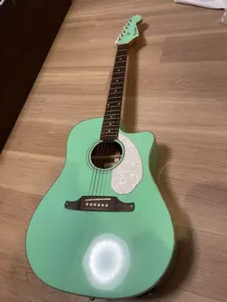 ACOUSTIC GUITAR MINT