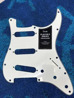 FENDER STRATOCASTER PLAYER II SERIES 3PLY 11 HOLE PARCHMENT PICKGUARD