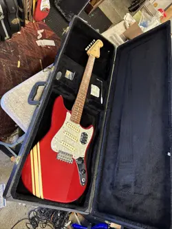 2002 FENDER DELUXE SERIES CYCLONE II - CANDY APPLE RED CAR RACING STRIP - CLEAN!