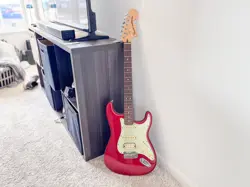 DELUXE STRATOCASTER HSS, CANDY APPLE RED