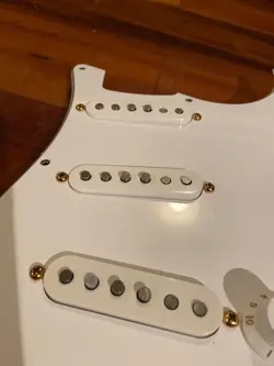 ASSEMBLY STRATOCASTER