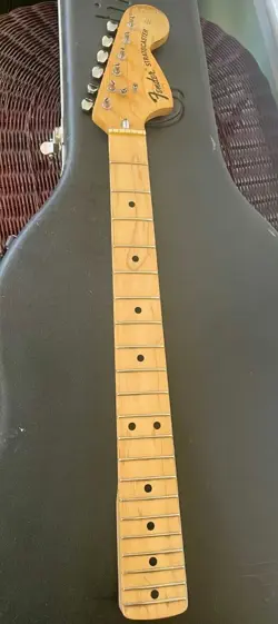 1975 VINTAGE FENDER STRATOCASTER MAPLE NECK