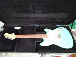 ELECTRIC GUITAR FENDER PLAYER DUO SONIC PAU FERRO FINGERBOARD GREEN WITH CASE
