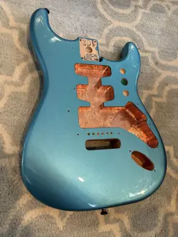 FENDER STRATOCASTER BODY - LAKE PLACID BLUE