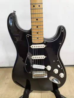 FENDER USA STRATOCASTER AMERICAN SERIES USED 2002 ALDER BODY MAPLE FINGERBOARD