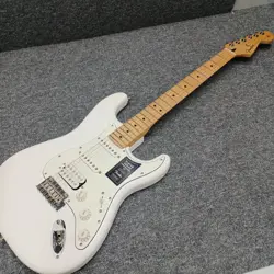 FENDER PLAYER STRAT HSS MN PWT USED 2018 ALDER BODY MAPLE FINGERBOARD W/GIG CASE