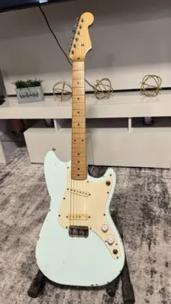 1958 FENDER DUO SONIC VINTAGE PRE-CBS ELECTRIC GUITAR BLUE DAPHNE