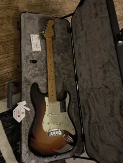 FENDER AMERICAN ULTRA STRATOCASTER ELECTRIC GUITAR ULTRASUNBURST BRAND NEW