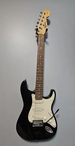 SQUIER STRAT BY FENDER ELECTRIC GUITAR GOOD CONDITION PRO SETUP 