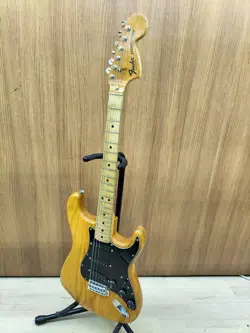 FENDER STRATOCASTER 1977 ELECTRIC GUITAR