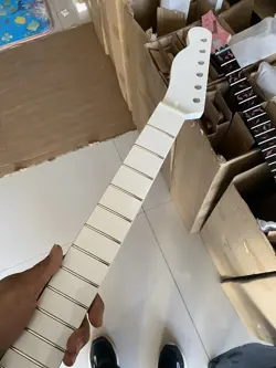 WHITE ELECTRIC GUITAR NECK RIGHT HAND REVERSE HEADSTOCK 22FRETS  FENDER STRAT