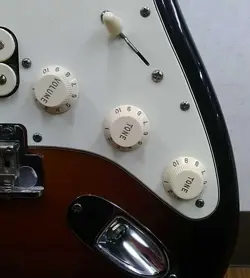 FENDER USA AM STD STRAT 2012 HSS RW 3TS