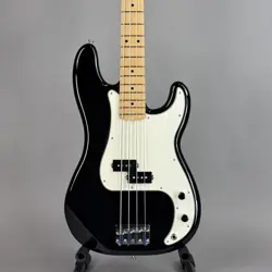 FENDER PLAYER PRECISION BASS, MAPLE FINGERBOARD W/GIG BAG - BLACK (USED)