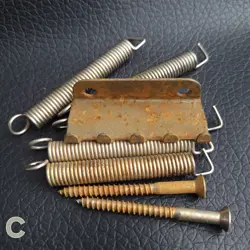 FENDER 0992084000 AMERICAN VINTAGE TREMOLO SPRING CLAW KIT STRAT *AGED² RELIC (C