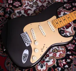 FENDER AMERICAN ULTRA STRATOCASTER MAPLE FINGERBOARD TEXAS TEA ELECTRIC GUITAR