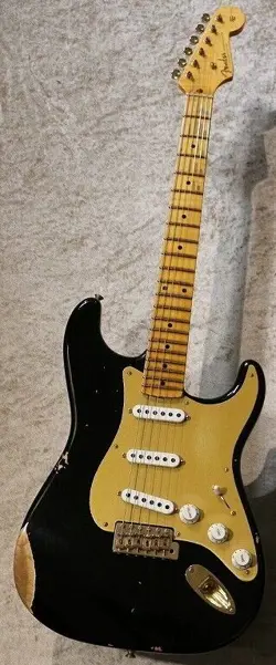 STRATOCASTER W/ BONE