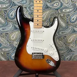 USED FENDER PLAYER STRATOCASTER 3 TONE SUNBURST 2020