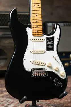 FENDER PLAYER II STRATOCASTER, MAPLE FINGERBOARD - BLACK