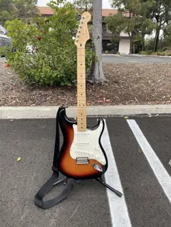 FENDER STRATOCASTER (2021)