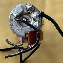 VINTAGE 1987 CTS 250K  POTENTIOMETER 1378634 SOLID SHAFT  FENDER 013446