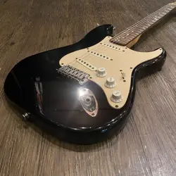 SQUIER BY FENDER STRATOCASTER  ELECTRIC GUITAR EXCELLENT CONDITION