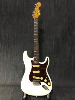 SQUIER BY FENDER STRATOCASTER ELECTRIC GUITAR EXCELLENT CONDITION