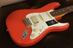 FENDER PLAYER II STRATOCASTER HSS, ROSEWOOD FINGERBOARD CORAL RED