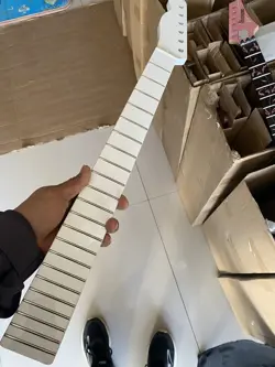 WHITE ELECTRIC GUITAR NECK RIGHT HAND REVERSE HEADSTOCK 22FRETS   FENDER STRAT