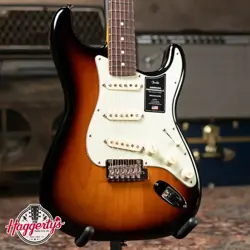 FENDER AMERICAN PROFESSIONAL II STRATOCASTER - 2-TONE SUNBURST WITH HARDSHELL